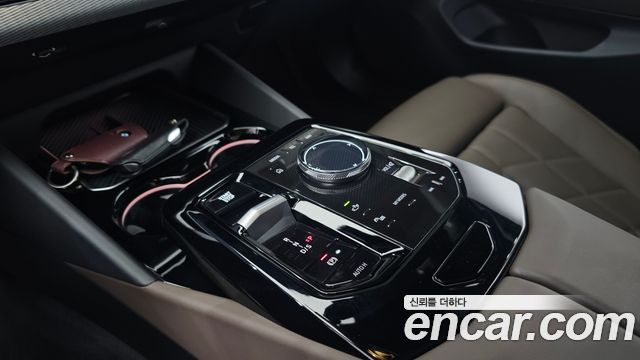 BMW 5-Series 2025 — photo 12