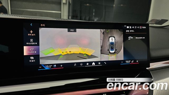 BMW 5-Series 2025 — photo 21