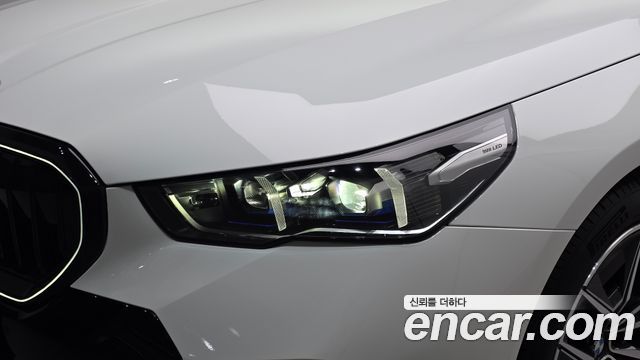 BMW 5-Series 2025 — photo 8