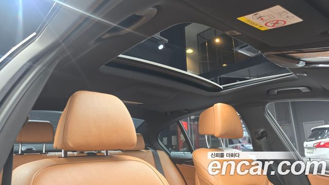 BMW 5-Series 2021 — photo 24