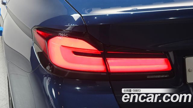 BMW 5-Series 2021 — photo 9