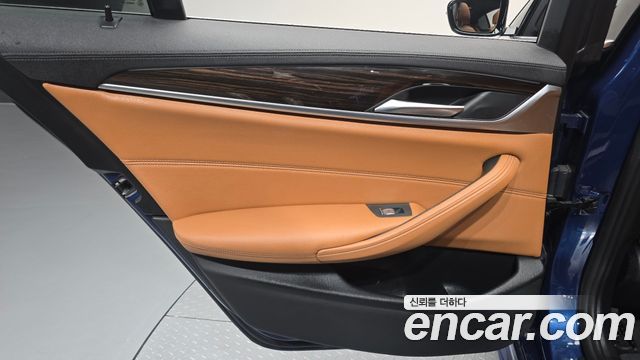BMW 5-Series 2021 — photo 15