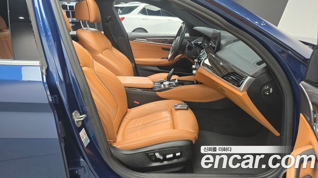 BMW 5-Series 2021 — photo 16