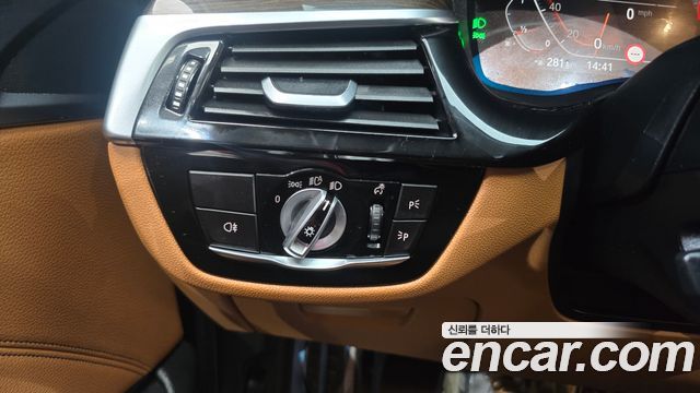 BMW 5-Series 2021 — photo 27