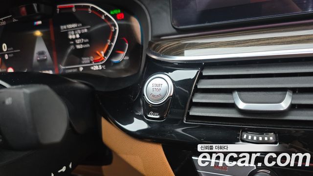BMW 5-Series 2021 — photo 28