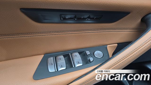 BMW 5-Series 2021 — photo 30