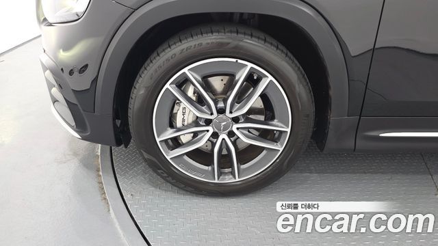 Mercedes-Benz GLB-Class 2025 — photo 5
