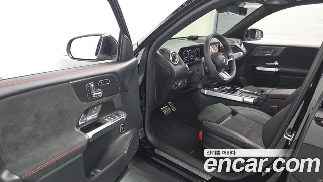 Mercedes-Benz GLB-Class 2025 — photo 10
