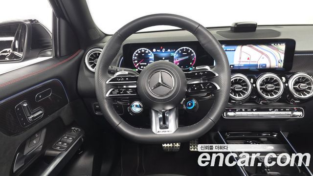 Mercedes-Benz GLB-Class 2025 — photo 12