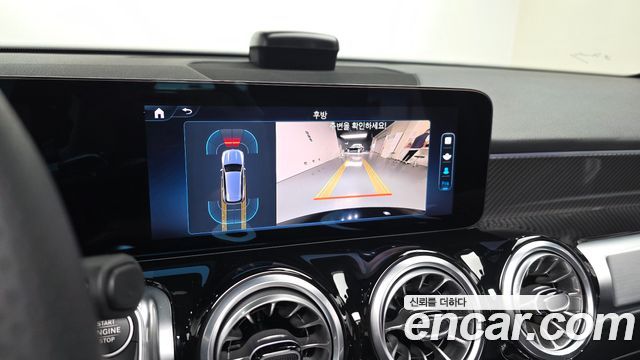 Mercedes-Benz GLB-Class 2025 — photo 14
