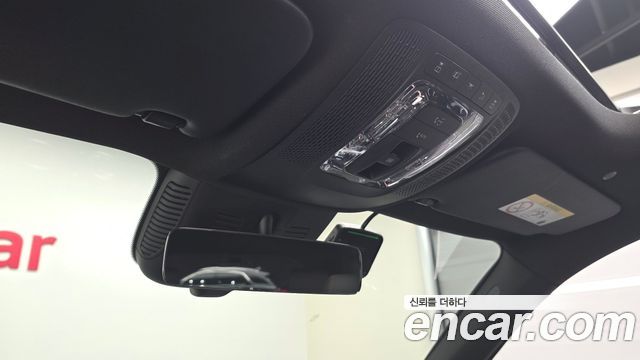 Mercedes-Benz GLB-Class 2025 — photo 17