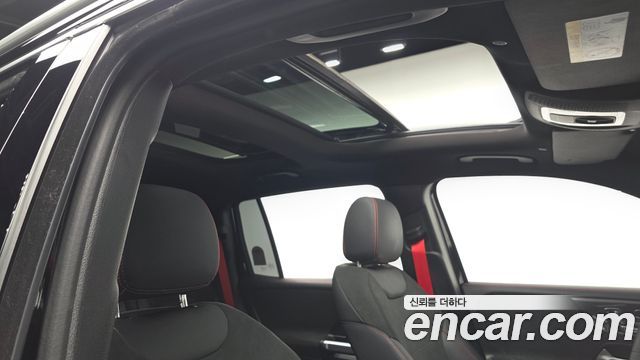Mercedes-Benz GLB-Class 2025 — photo 18