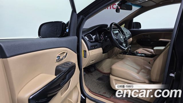 Kia Canival 2018 — photo 13