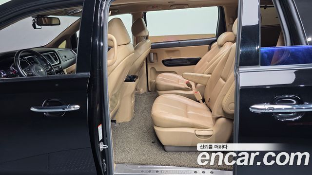 Kia Canival 2018 — photo 17