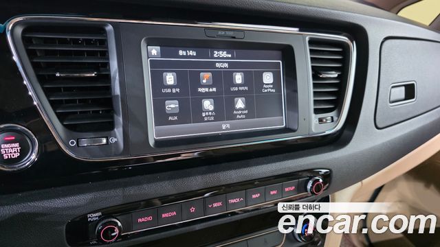 Kia Canival 2018 — photo 19