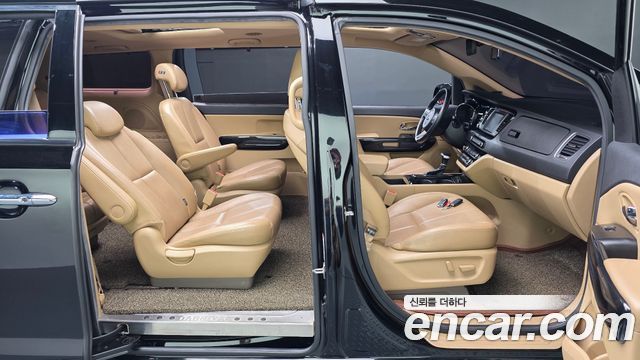 Kia Canival 2018 — photo 16