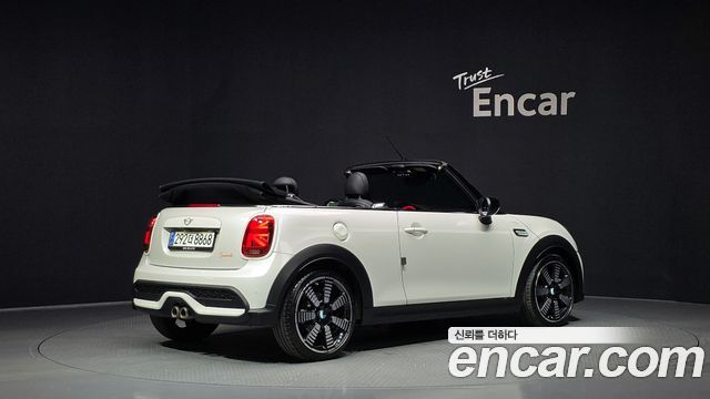 Mini Cooper Convertible 2023 — photo 2