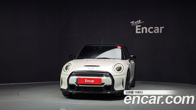 Mini Cooper Convertible 2023 — photo 3