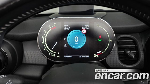Mini Cooper Convertible 2023 — photo 11