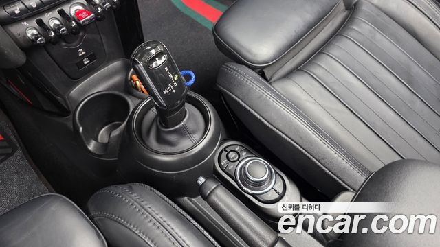 Mini Cooper Convertible 2023 — photo 12