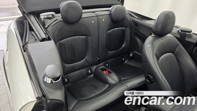 Mini Cooper Convertible 2023 — photo 18