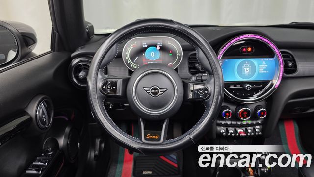 Mini Cooper Convertible 2023 — photo 19