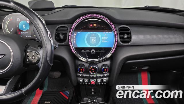 Mini Cooper Convertible 2023 — photo 20