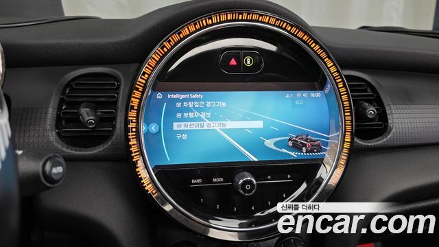 Mini Cooper Convertible 2023 — photo 22