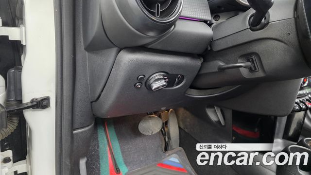 Mini Cooper Convertible 2023 — photo 23