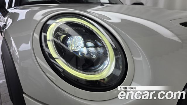 Mini Cooper Convertible 2023 — photo 8