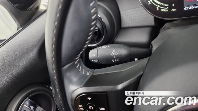 Mini Cooper Convertible 2023 — photo 29