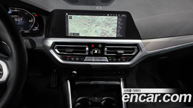 BMW 3-Series 2021 — photo 19
