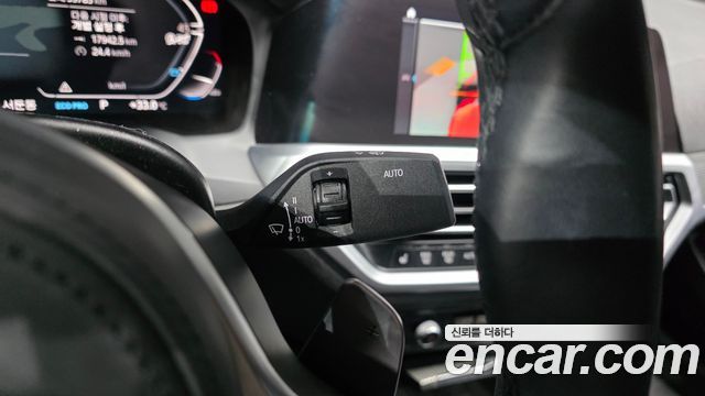 BMW 3-Series 2021 — photo 29