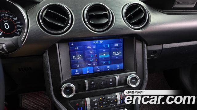 Ford Mustang 2022 — photo 19