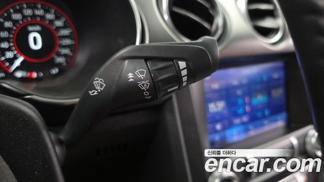 Ford Mustang 2022 — photo 25