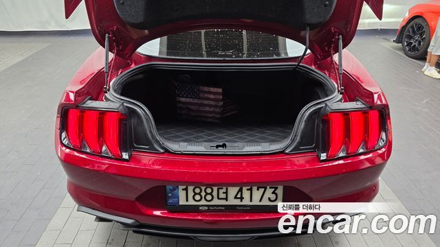 Ford Mustang 2022 — photo 26