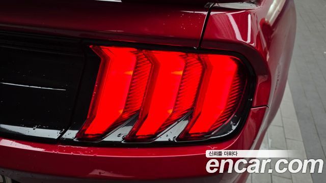 Ford Mustang 2022 — photo 9