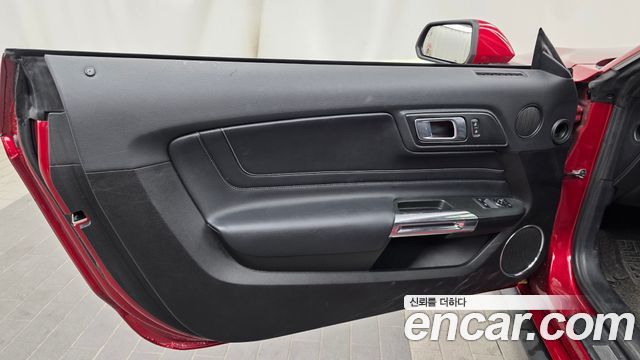 Ford Mustang 2022 — photo 14