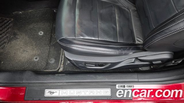Ford Mustang 2022 — photo 28