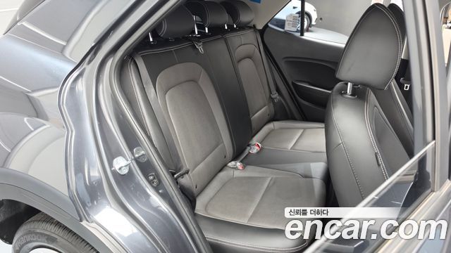 Hyundai Venue 2022 — photo 17