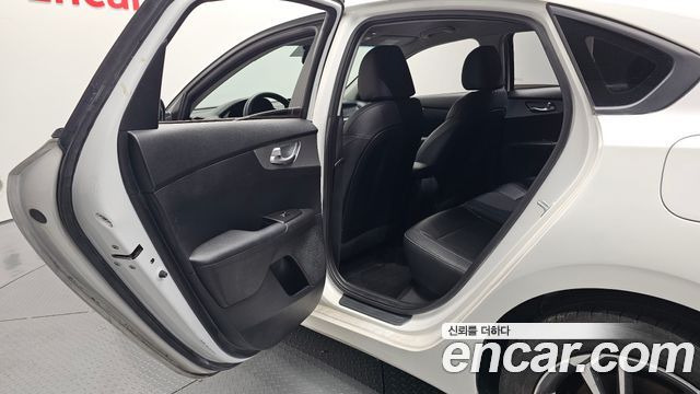 Kia K3 2022 — photo 12