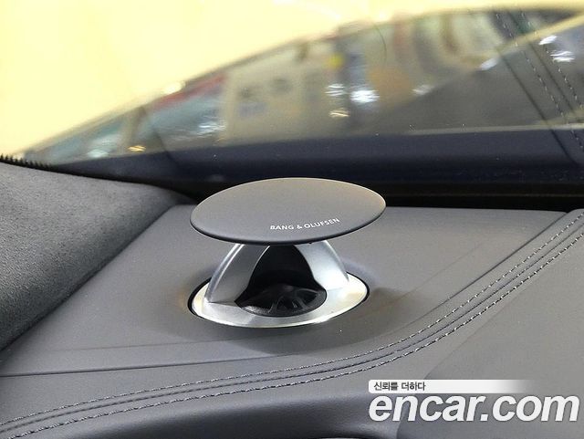 Audi RSQ8 2025 — photo 11