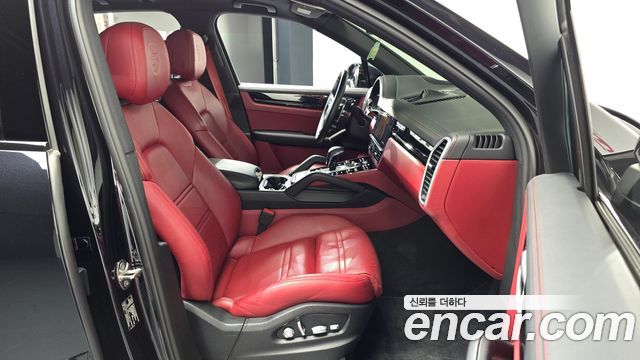 Porsche Cayenne 2019 — photo 16
