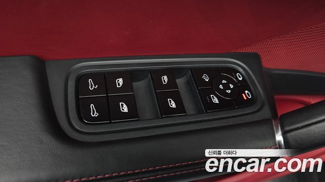 Porsche Cayenne 2019 — photo 27
