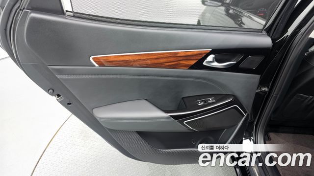 Kia K7 2017 — photo 15