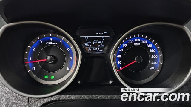 Hyundai AVANTE 2014 — photo 8