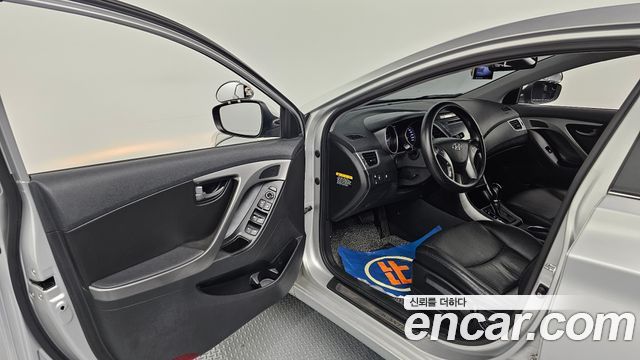 Hyundai AVANTE 2014 — photo 10