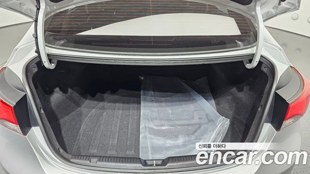 Hyundai AVANTE 2014 — photo 18