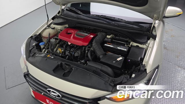 Hyundai AVANTE 2017 — photo 6
