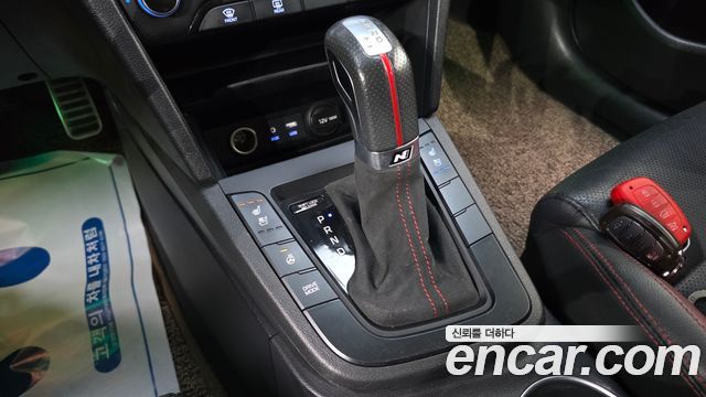 Hyundai AVANTE 2017 — photo 12
